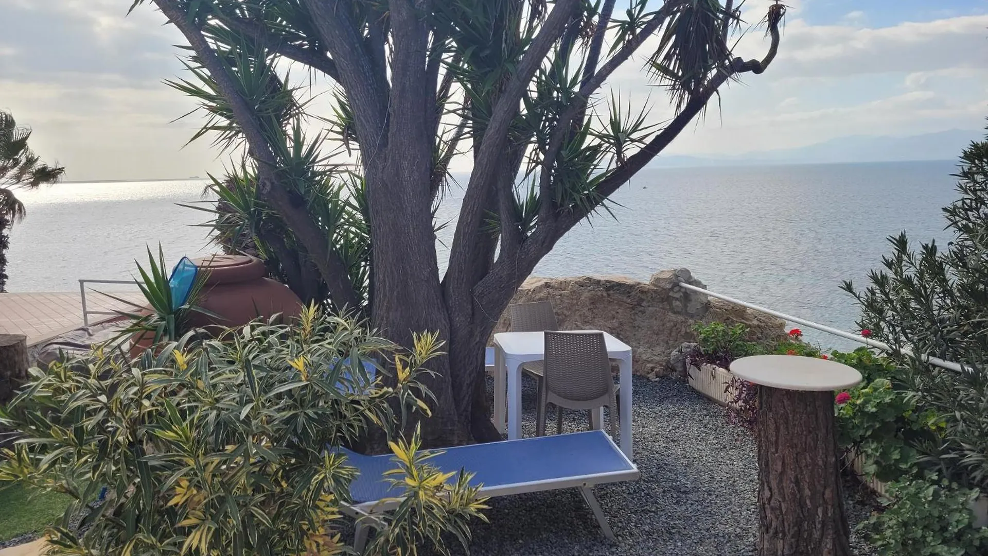 Villa Rosa SantʼElia Apartment